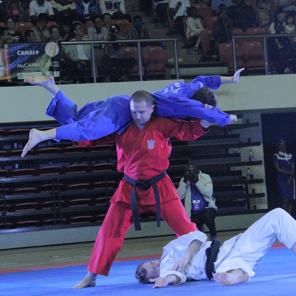 Fenomenalan nastup svjetskih prvaka u demo-self defence disciplini nanbudo kata na 1. Festivalu borilačkih sportova i vještina FADAM, u Kamerunu